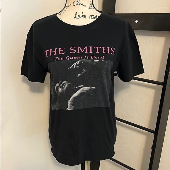 The Smiths The Queen Is Dead Band Music Black Graphic Pullover T-Shirt - Picture 1 of 7